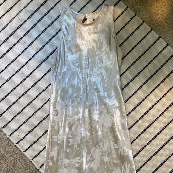 Embroidered silk mini dress - Picture 2 of 6